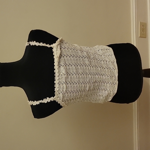 3/$12 Grecian cream crocheted tank - Picture 2 of 3